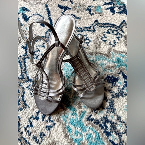 🖤Elegant Silver Strappy Women's Sandals - Picture 1 of 10
